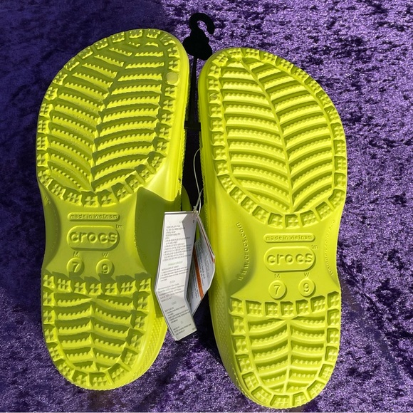 CROCS CLASSIC Neon Yellow NWT women’s size 9 - Picture 10 of 10